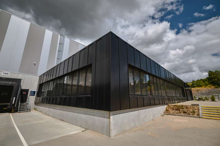 Environmentally friendly logistics building clad with façade cassettes, Hedelandsvej 28B, 2640 Hedehusene, Denmark